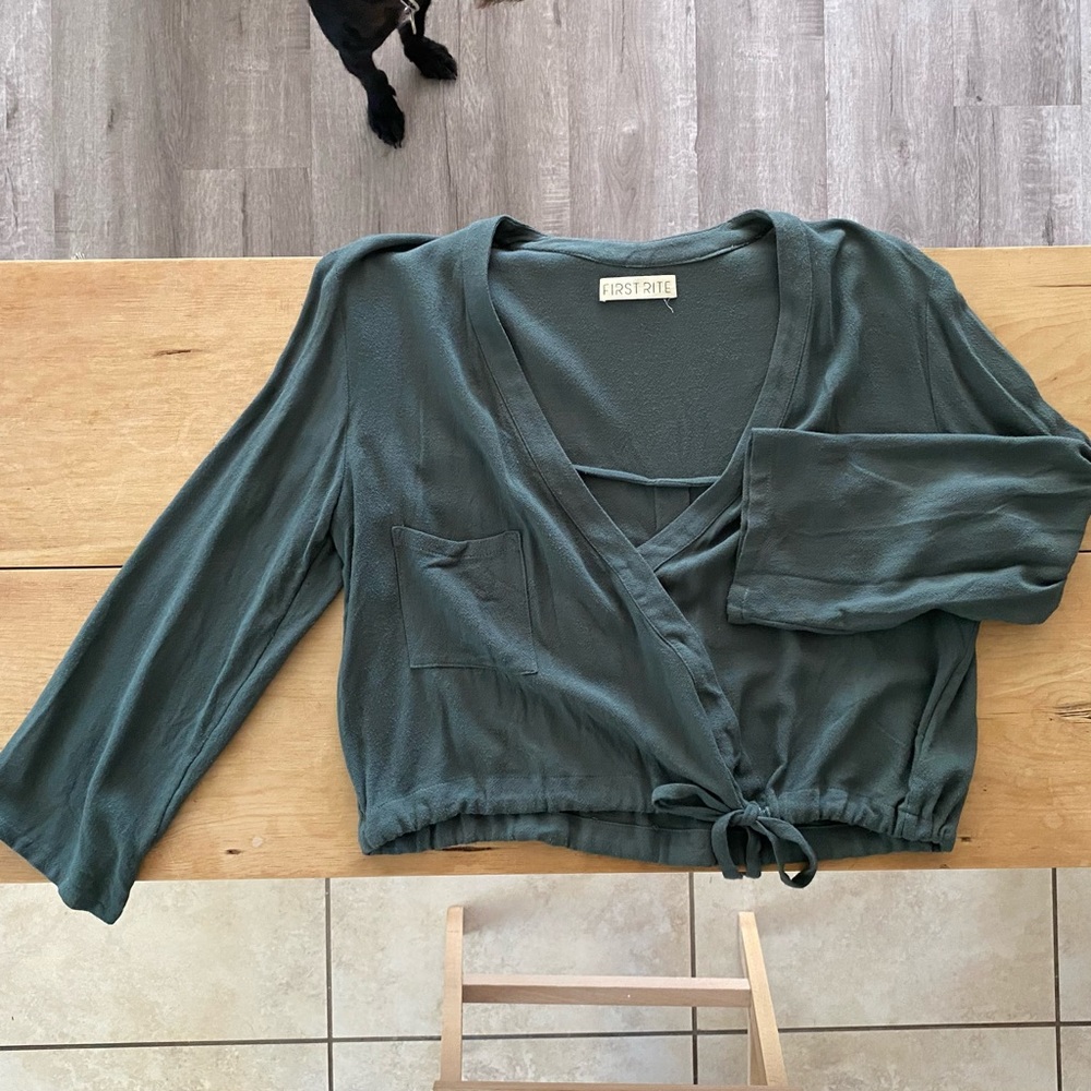 First Rite Crossover top with tie, S